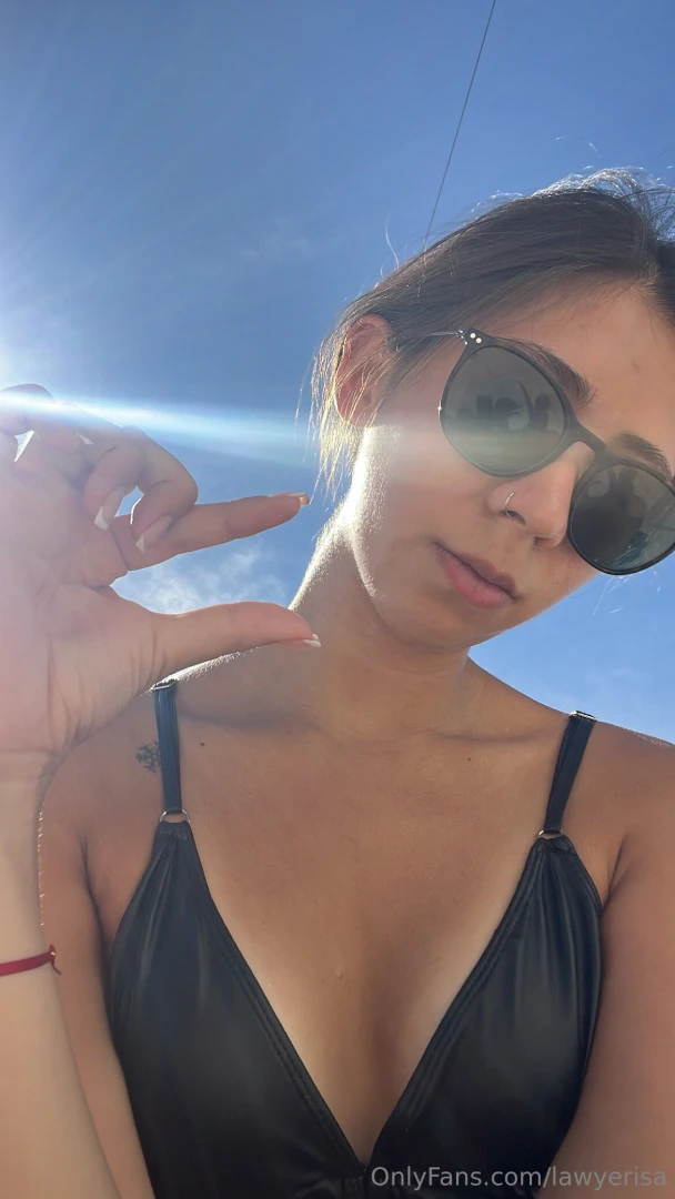 I humiliate you while i sunbathe 