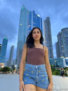 I know y all are gonna judge me for not wearing my crop top the proper