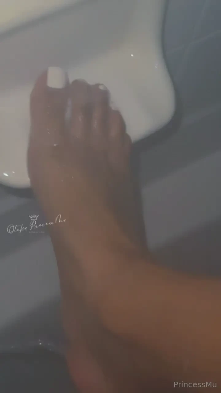 You like feet cause mine are pretty and i need someone to rub them 