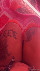 Excuseeee me did you skip leg day because i didn t