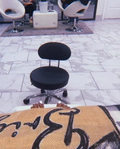 Goodmorning anyone into pretty feet