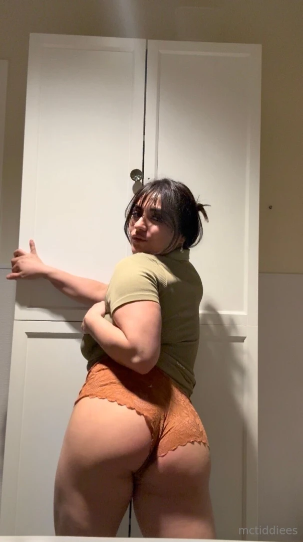 Loved the color of my panties a cute photo shoot from the ladies room 