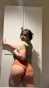 Loved the color of my panties a cute photo shoot from the ladies room