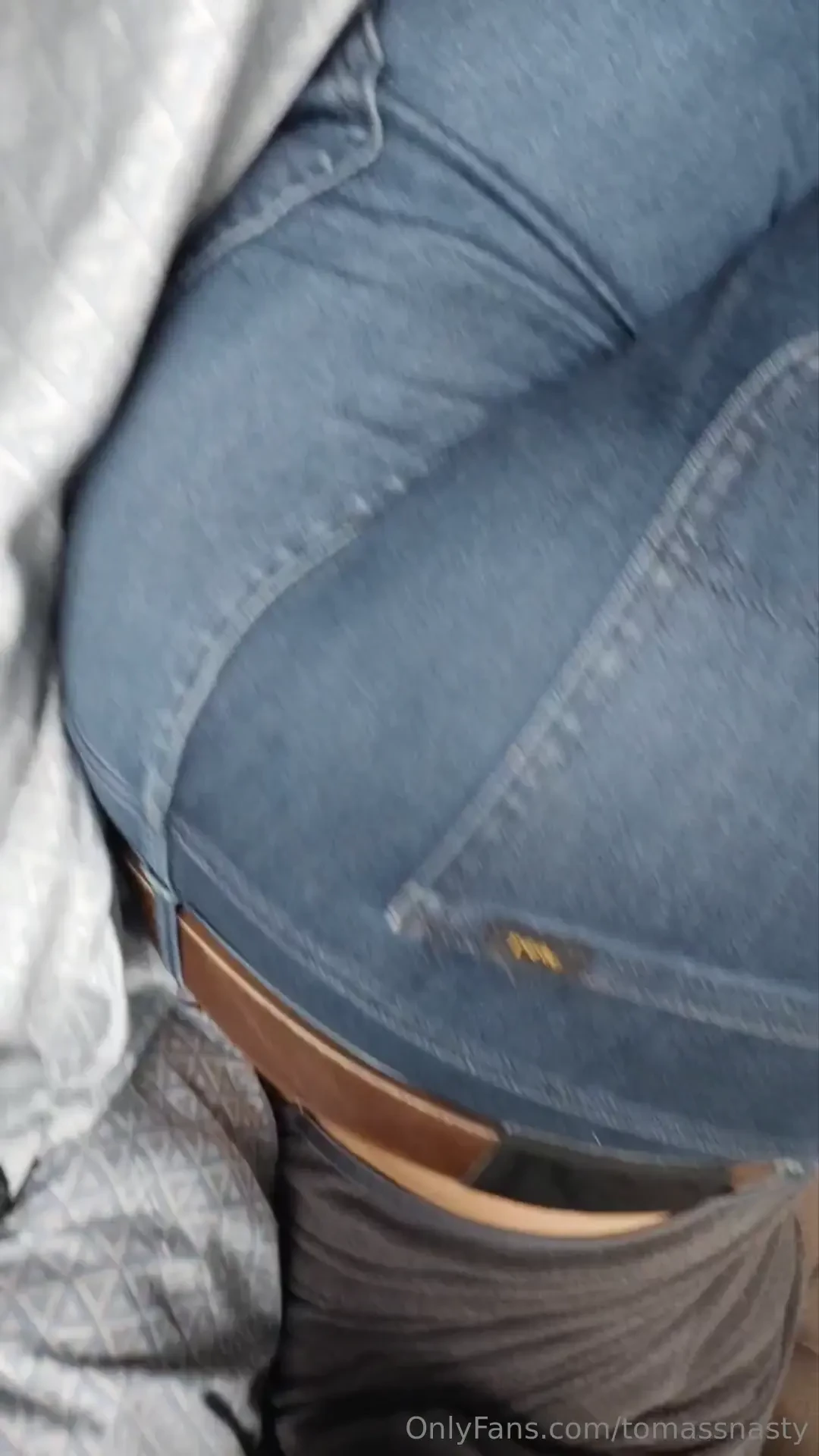 Farting dm me if you want see uncensored 