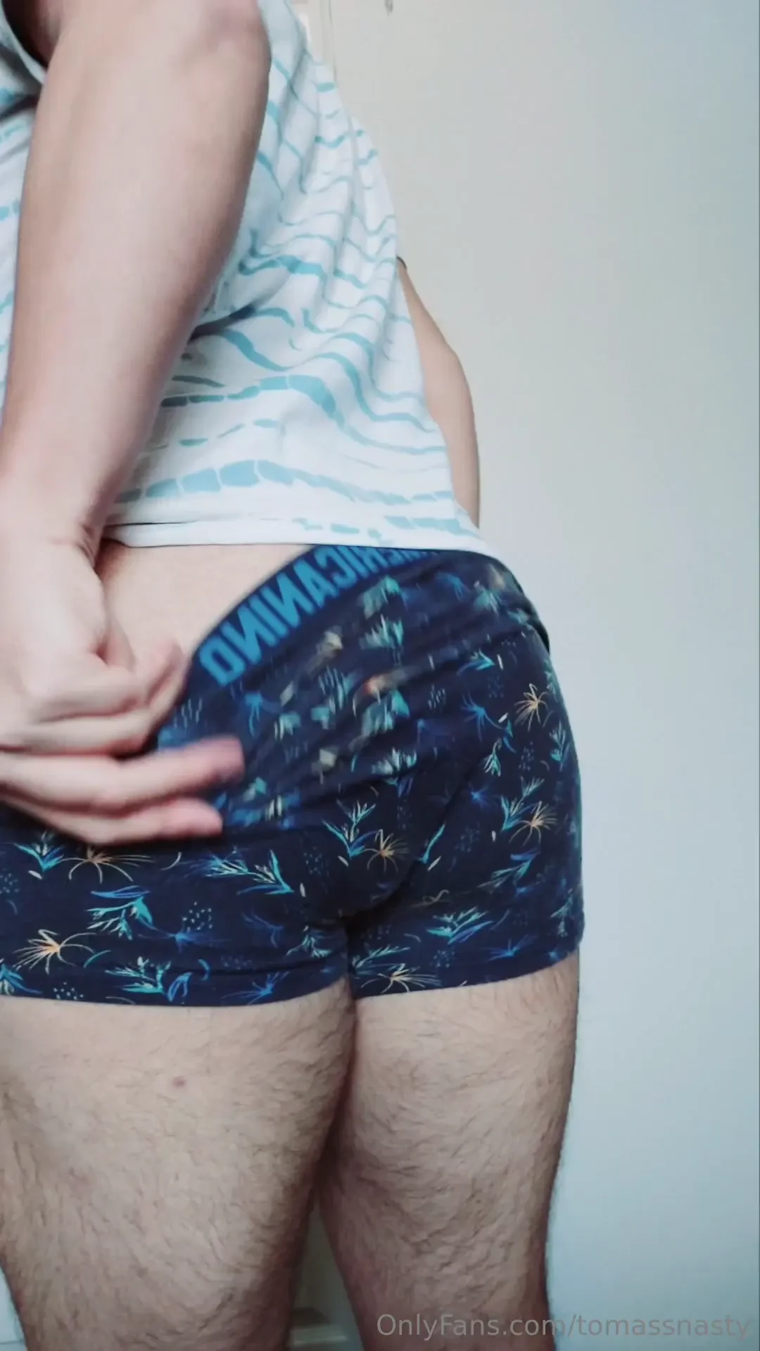 Look how my buttocks bounce and my sound gases come out mira como 