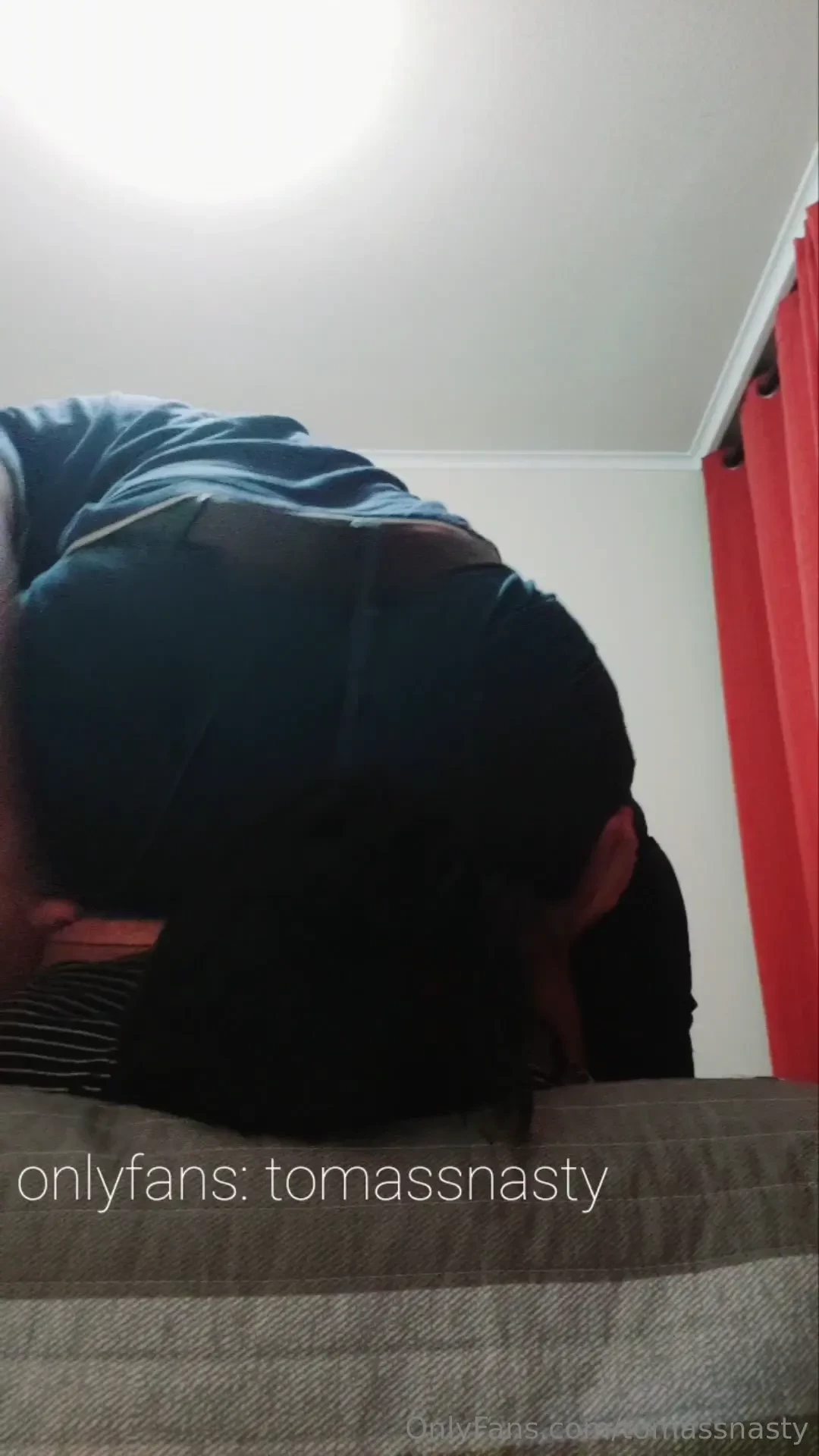 Lo fuerzo a oler mis gases i force him to smell my farts 