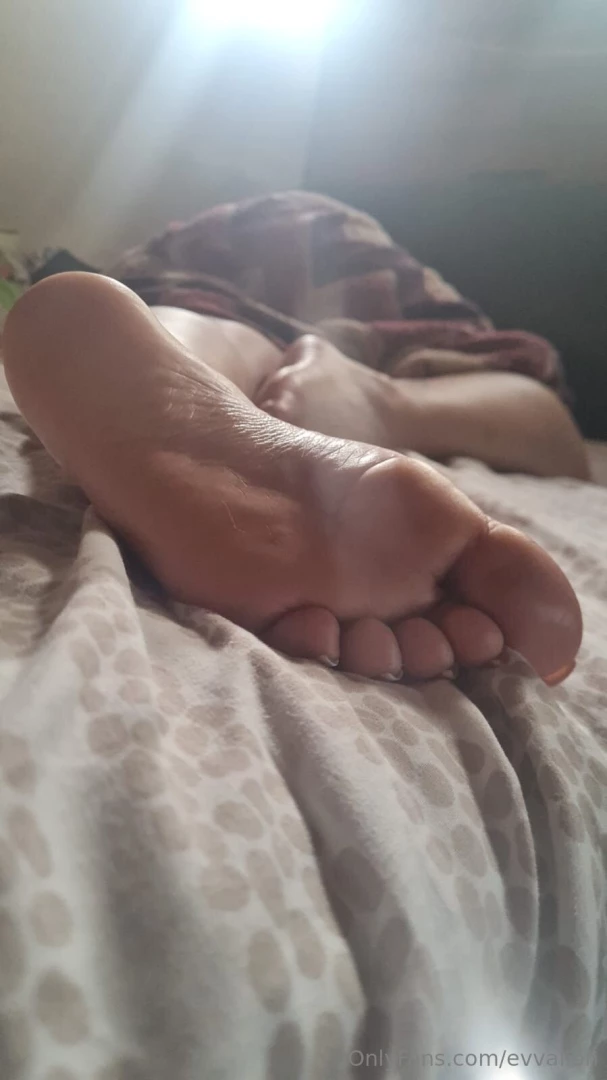 My boyfriend take these pics while i was sleeping do you like the view 