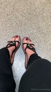 Que frio y yo en sandalias en el metro