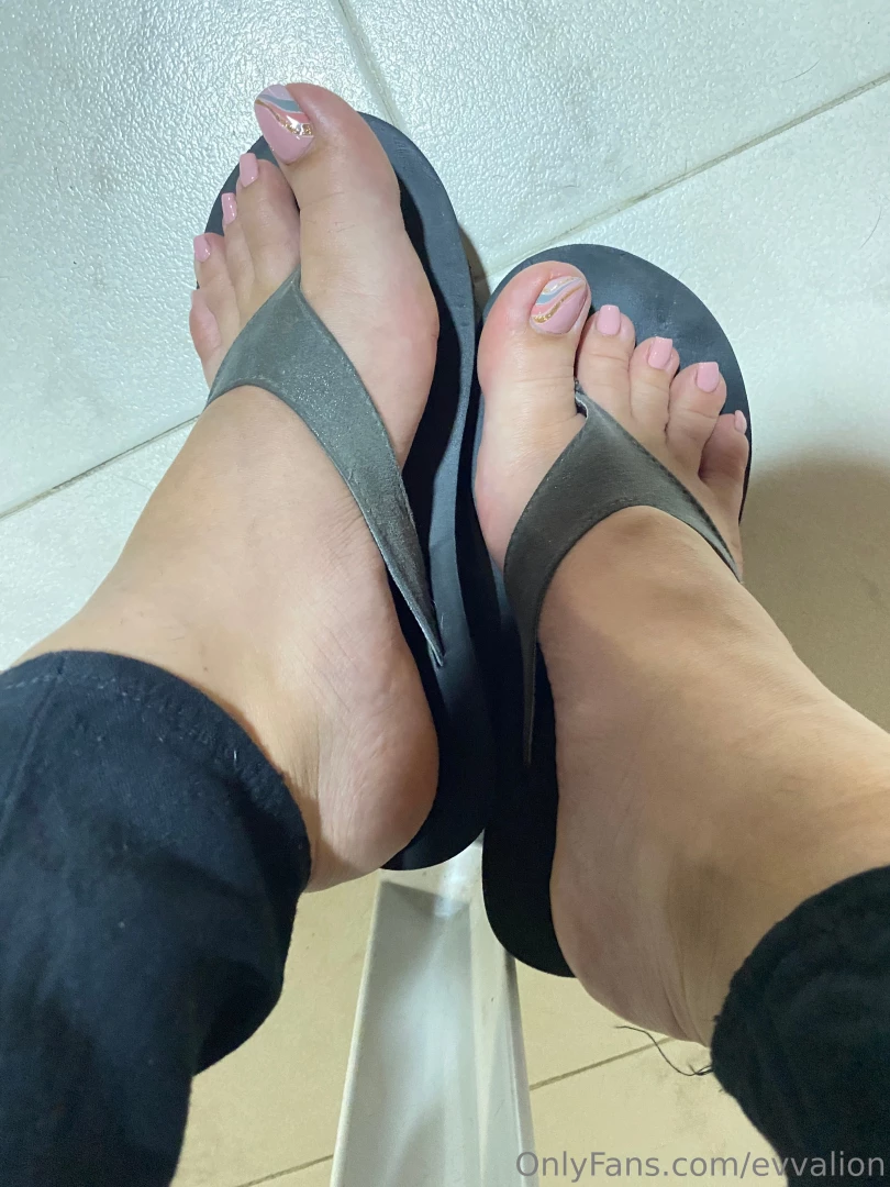 This platform sandals give me a lot of pleasure my feet looks beauty 