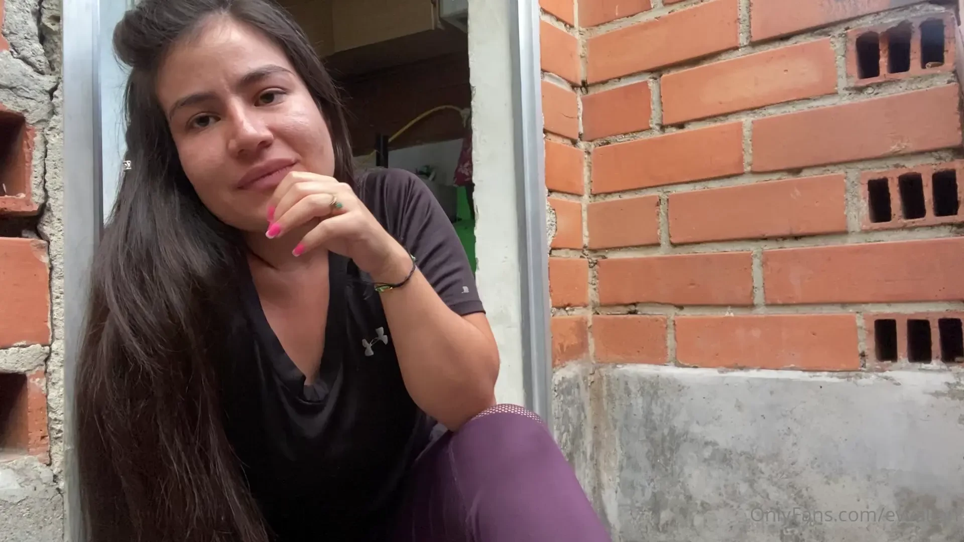 Would you guess my feet s smell mmmm 