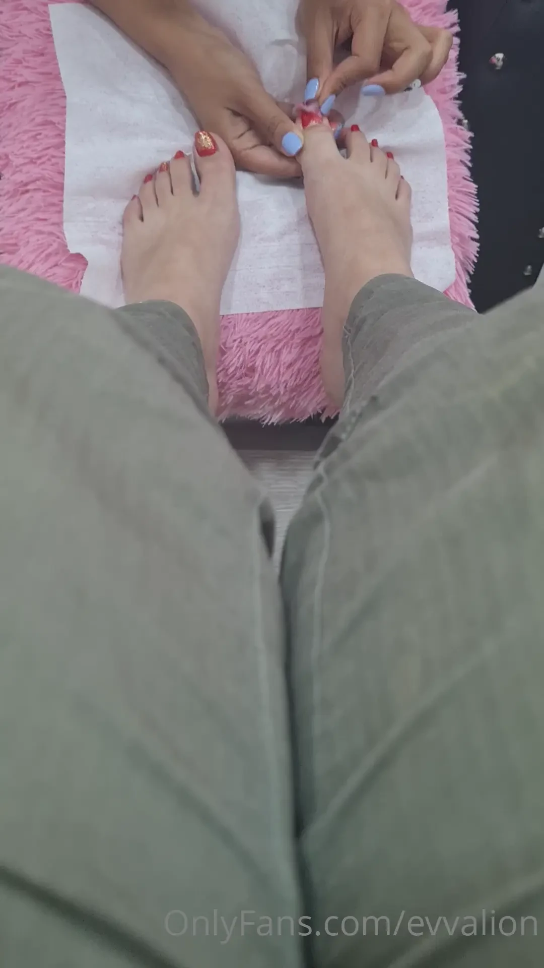Hi guys i m giving love to me you will see my new pedicure soon 