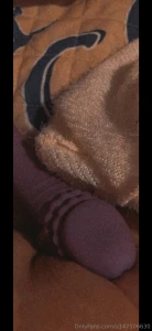 Who wants to play my pussy lips are always so smooth