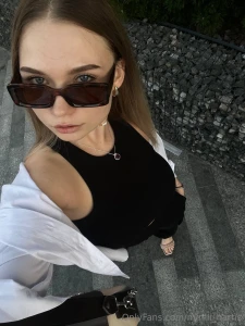 How can the sun blind a sunshine like me