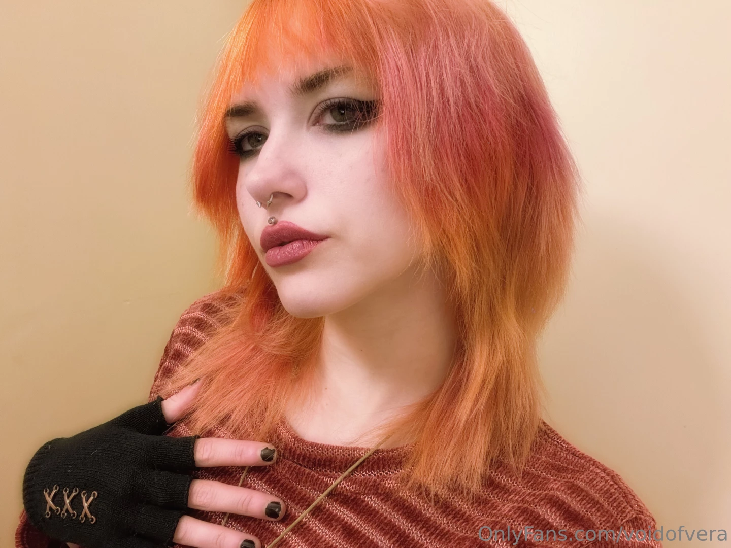 You know you wanna see what s under the heart 