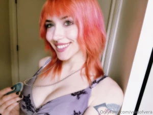 Who wants some custom nude content