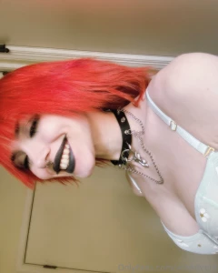 I sell custom nude content if anyone s interested