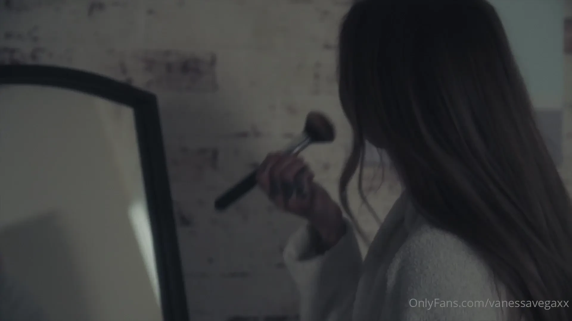 Solo bathroom squirt bj scene 