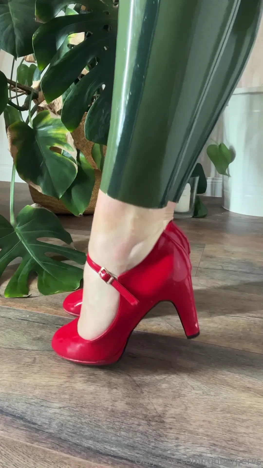 Red and olive never gets old where are my shoe lovers 