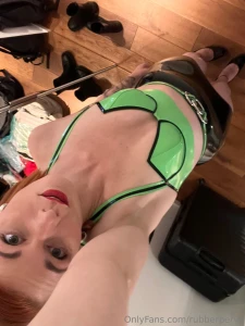 Diese super coole latex-farbe ist uv-aktiv ich liebe es mit diesem