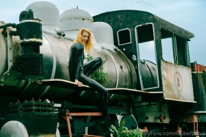 Ich vermisse kuba und die w rme so sehr im catsuit durch die natur zu