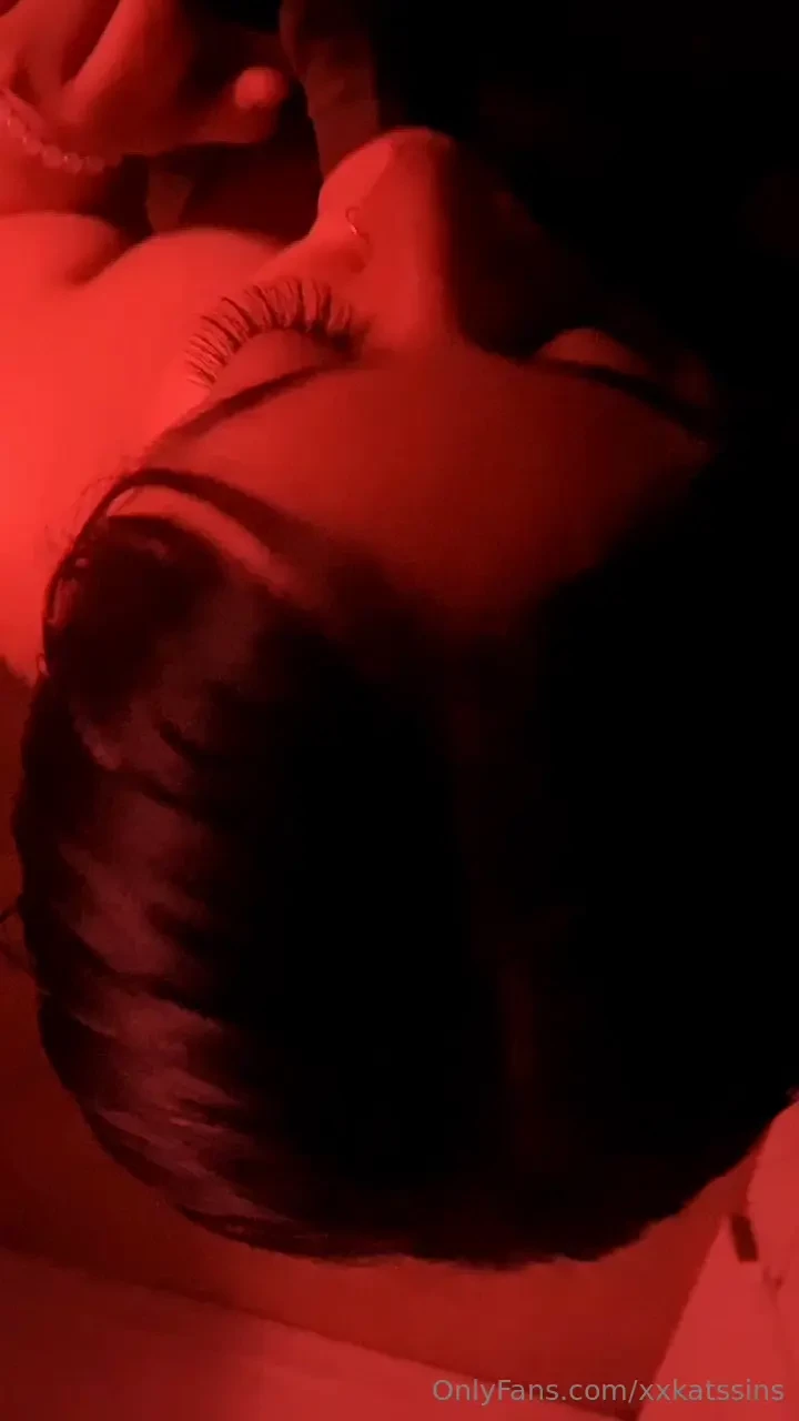 Look me in my eyes when im throating your dck 