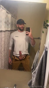 Need a bathroom selfie taking buddy