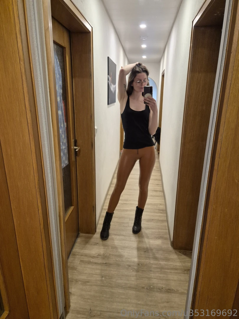 Mal wieder lederleggings ass 