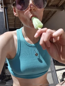 Sonne genie en ass handimtanga bauchfrei