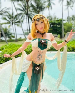 I think zelda is my new favorite cosplay what do you think