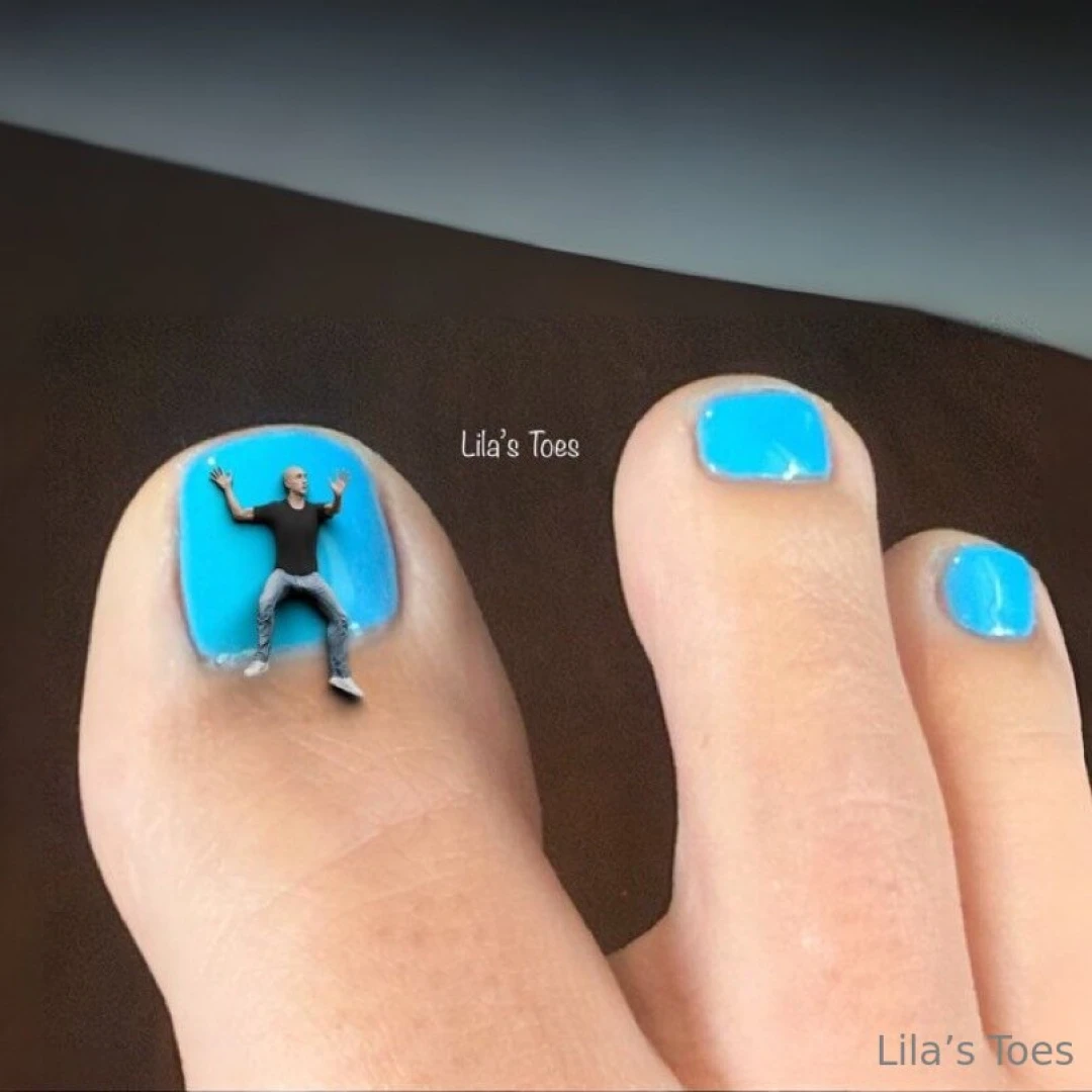 Do i have any giantess fans here 