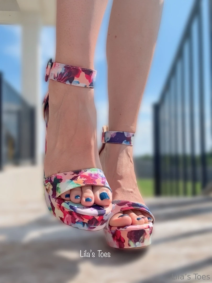 Do you like colorful heels 