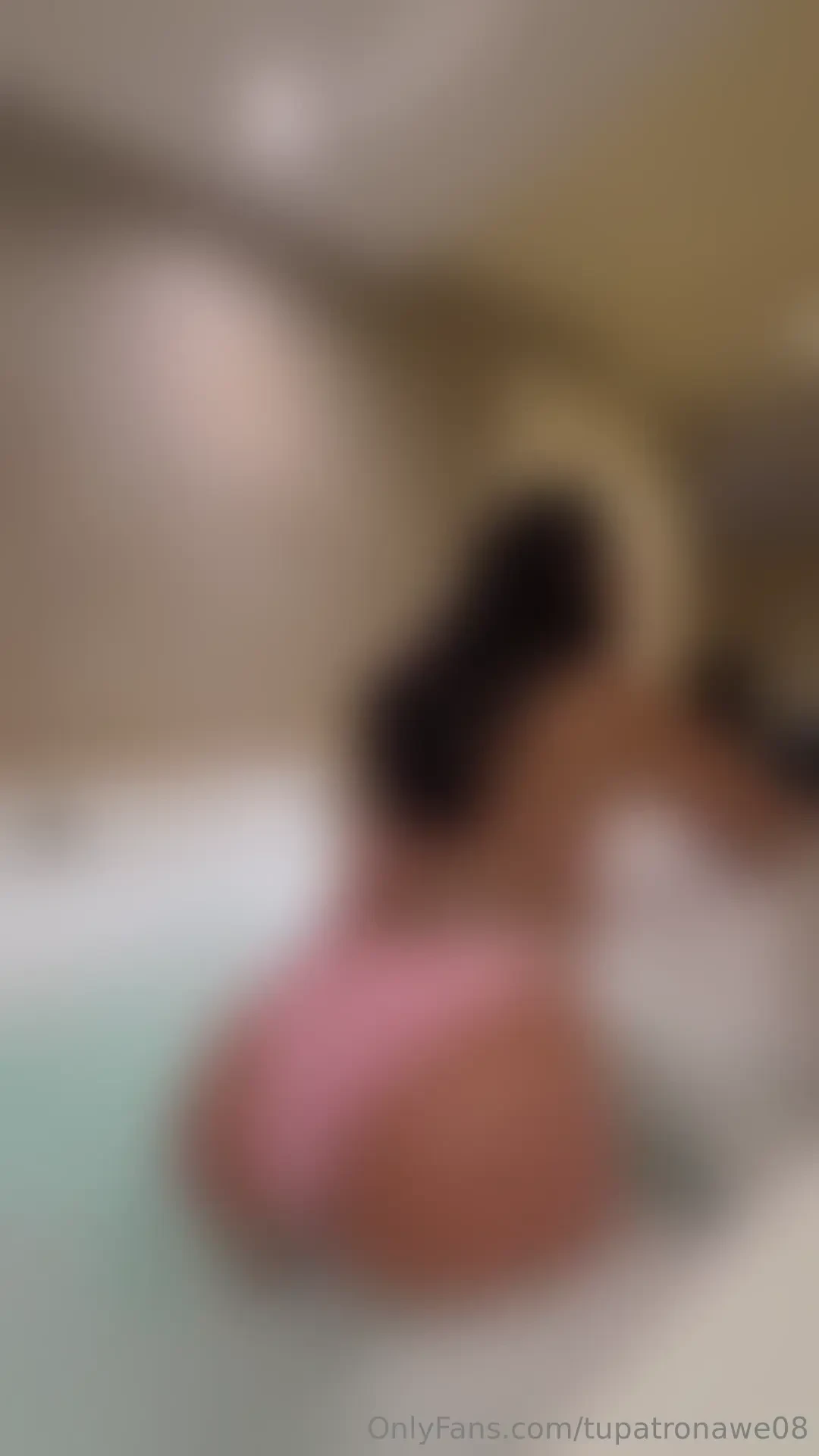 Nos damos una ducha prentendo quedarme sin ninguna prenda 