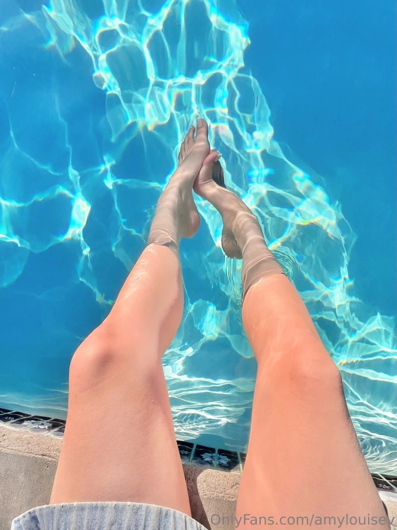 Everyone say i love your mommy toes mommy so juicy and then send mommy 