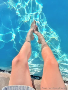 Everyone say i love your mommy toes mommy so juicy and then send mommy