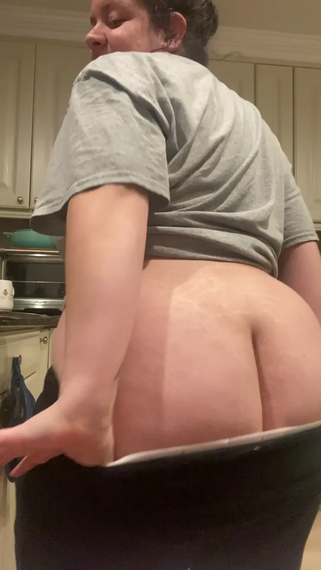 Do these yoga pants make my ass look fuckable 