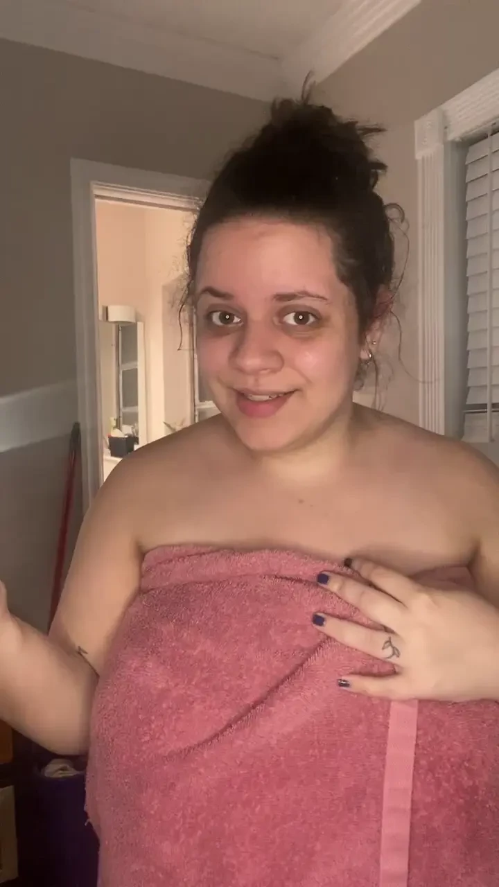 Omg i can t believe you would sneak into your roommate s room while i 