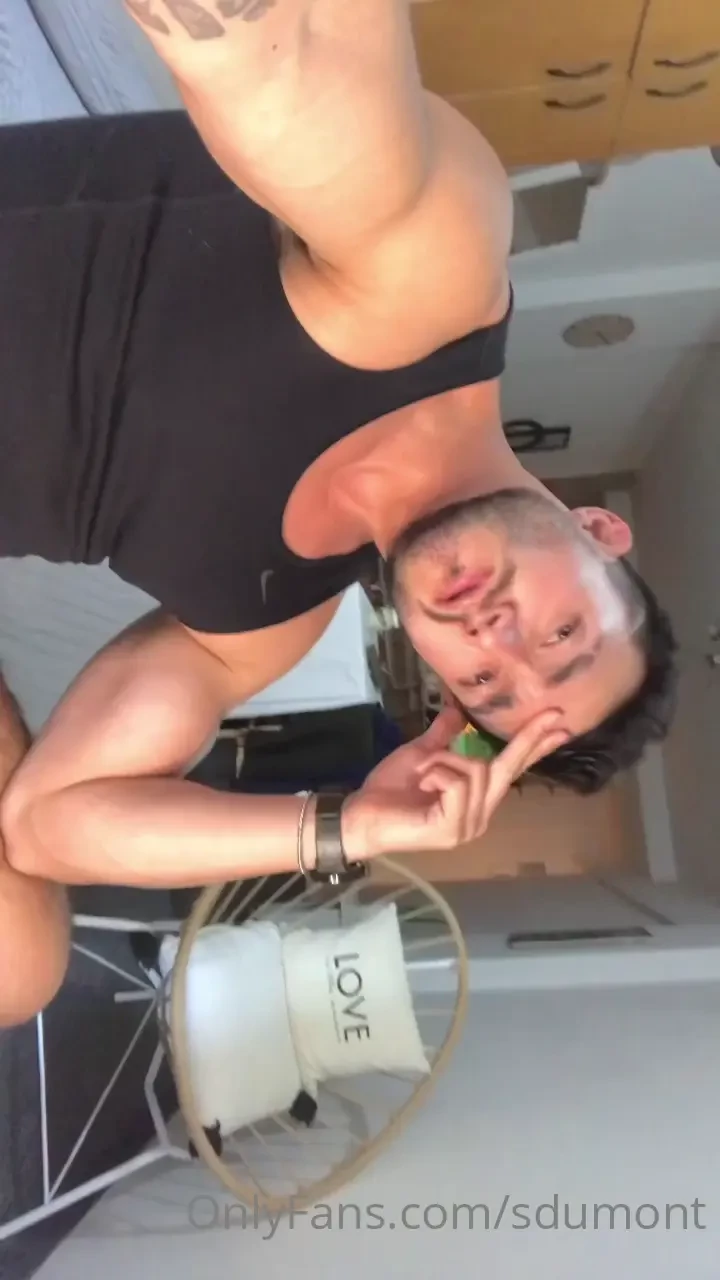 Here wanting you to wake me up my cock aqui con ganas de que me chupes 