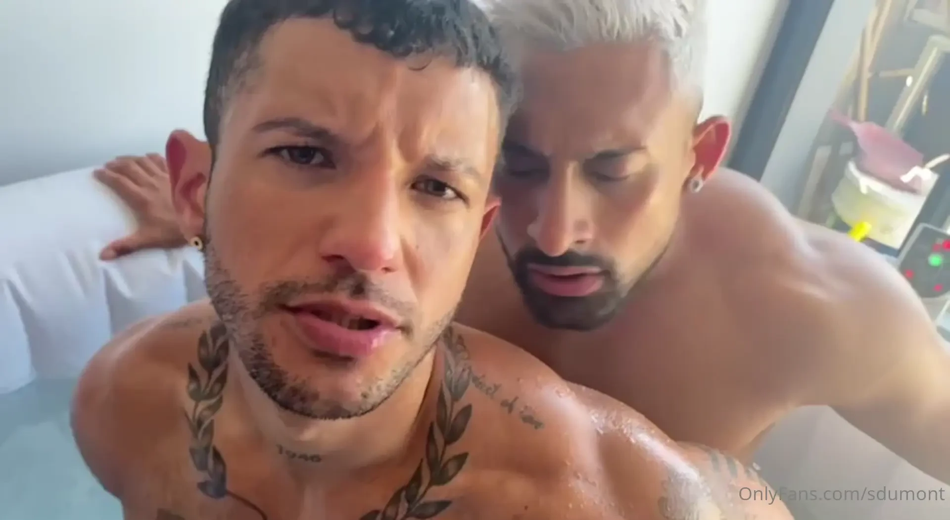 Special xhristmas 2 santas and the reindeer we started with a photo 