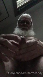 I like that tug on my balls my cock likes it too