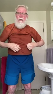 Strip tease well kinda i need to work on my posing routine btw a