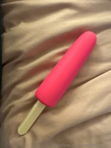 Look at my new popsicle toy i got lets make a custom with it