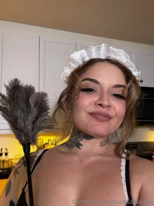 Check your dms for some naughty pics i took while cleaning my regulars