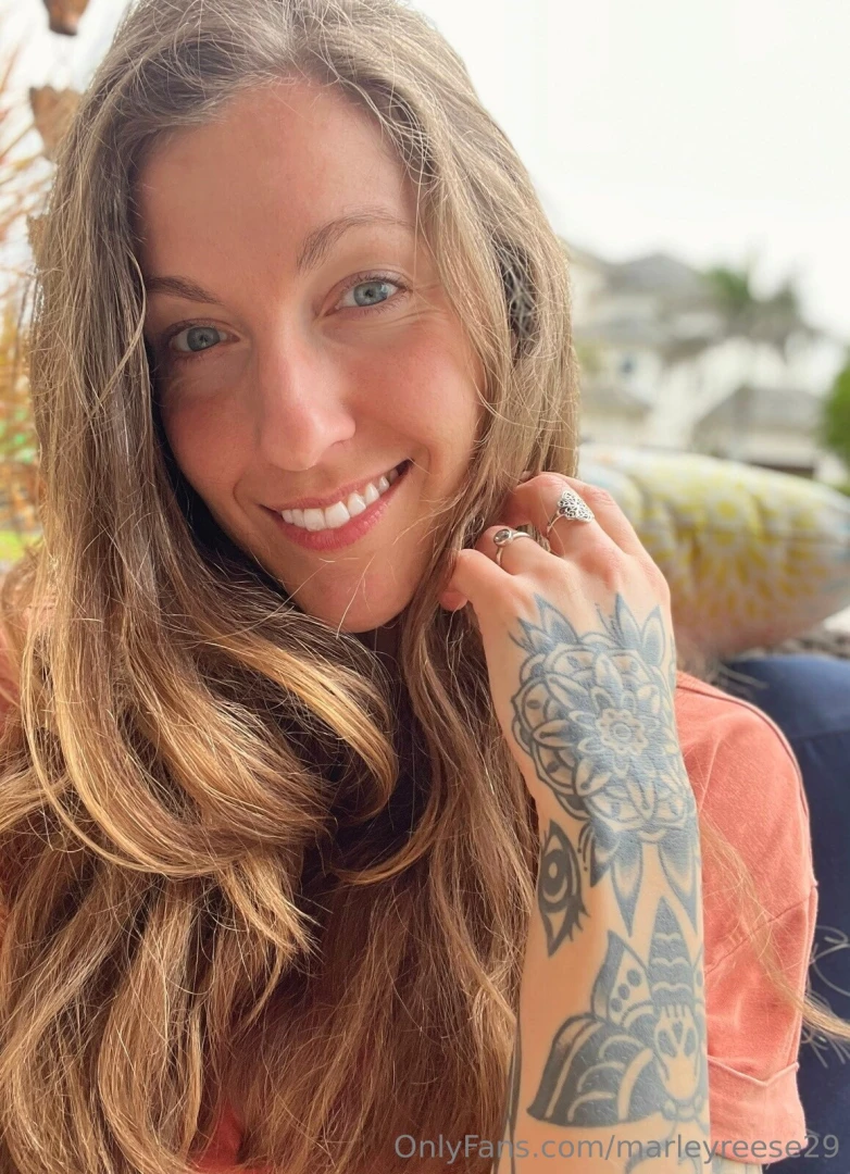 Hi from vacation i swear my hair grows two sizes in the humidity 