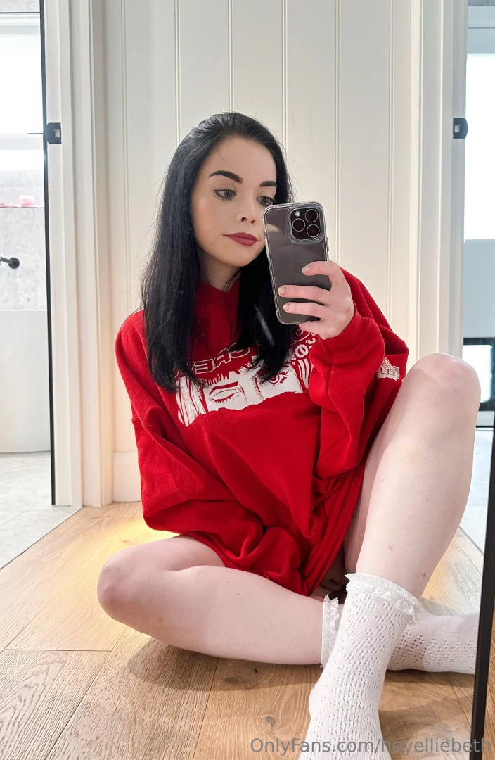 I bet i d look cuter in your hoodie 