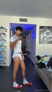 Damn i can definitely say the gyms been working currently so horny let