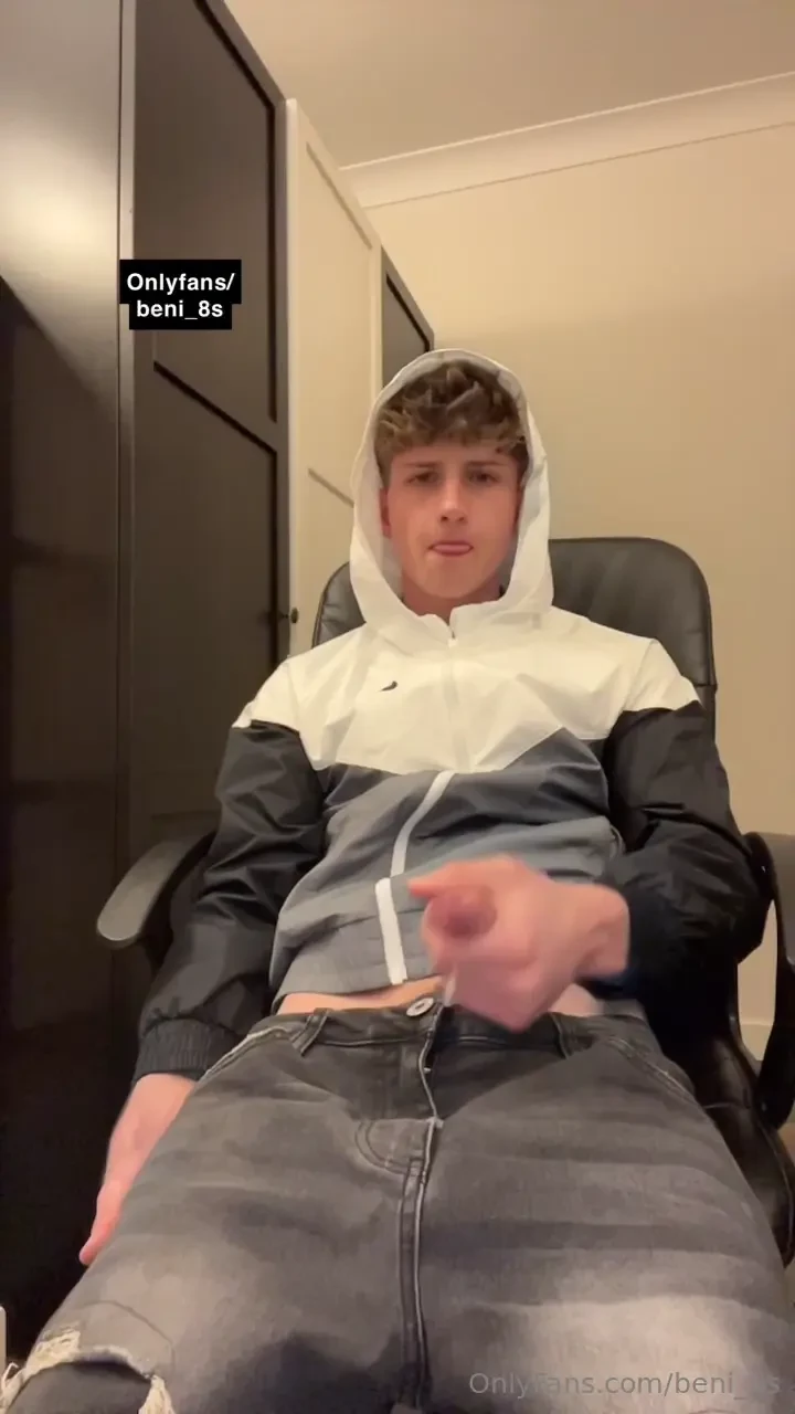 Swipe on the second slide to see me explode on my ripped jeans 