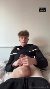 Felling horny in the trackies