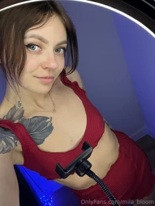 Would you rather steal a kiss or steal a glance