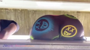 The top of ur booty jiggling out ur jeans baby pull ur pants up