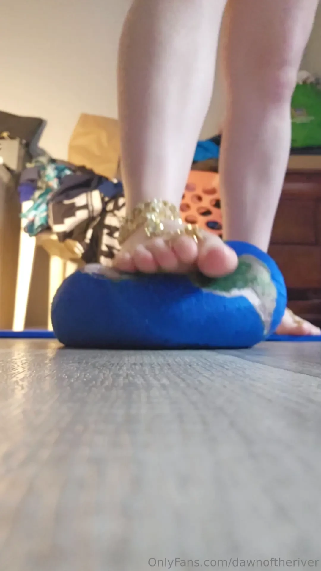 Having some fun with the world beneath my feet hehe i wonder what it d 